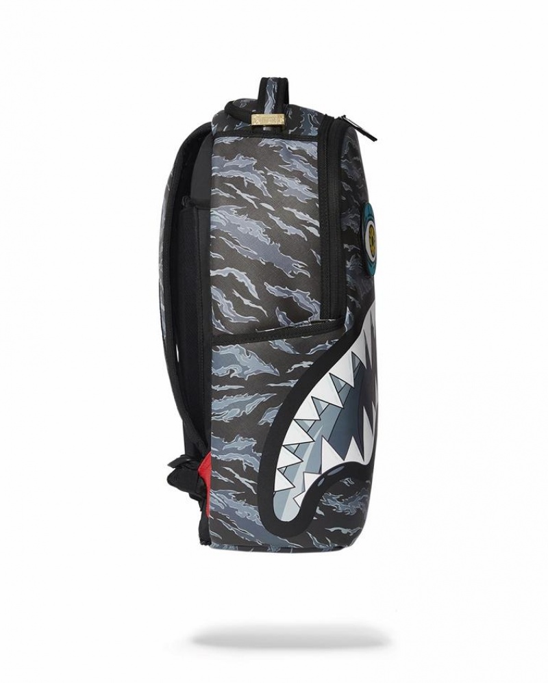 Black Men's Sprayground Dazed And Shark Backpacks | TCEZ39726