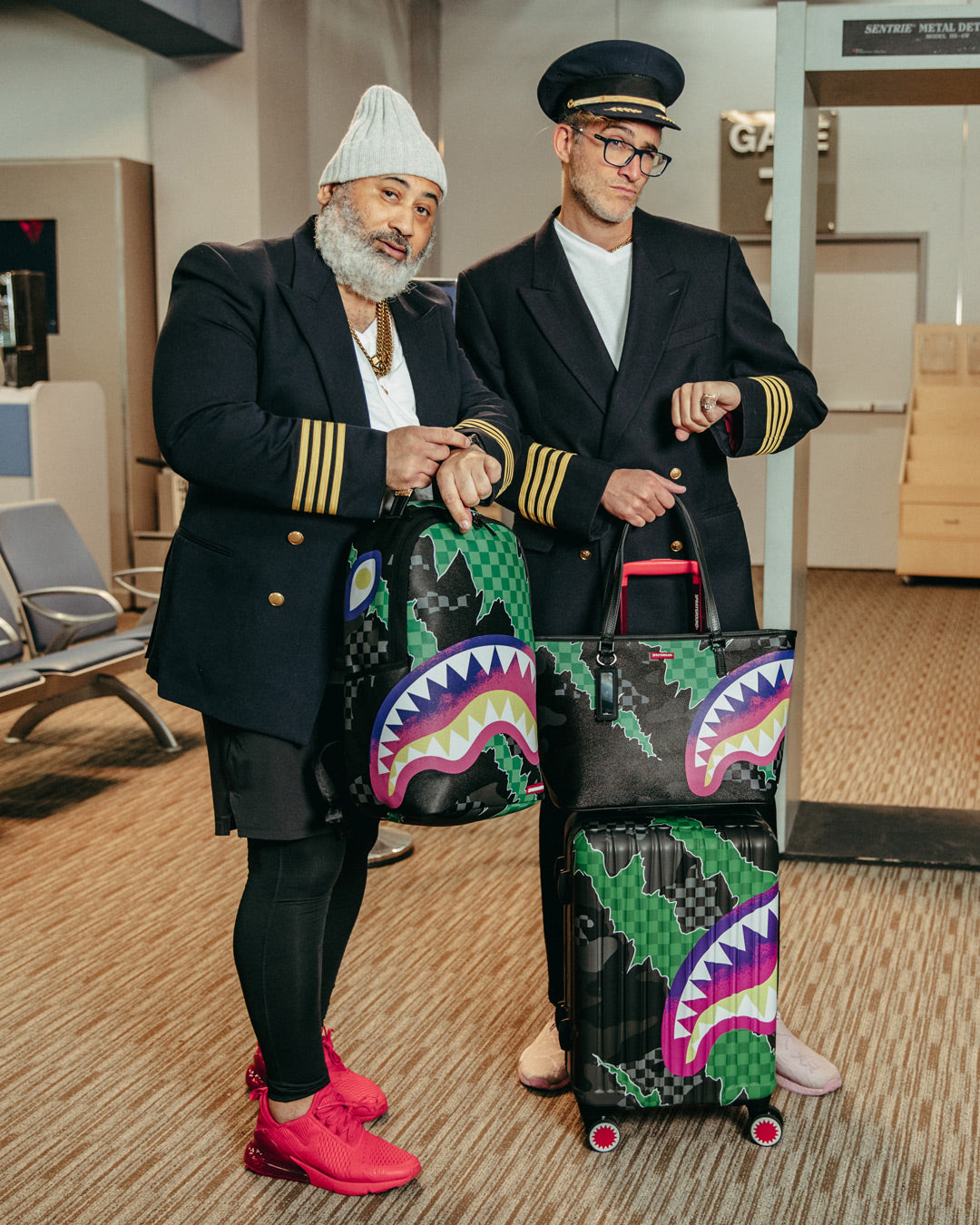 THE WILD ONE SHARKNAUTICS HARDSHELL CARRY-ON LUGGAGE - Image 4