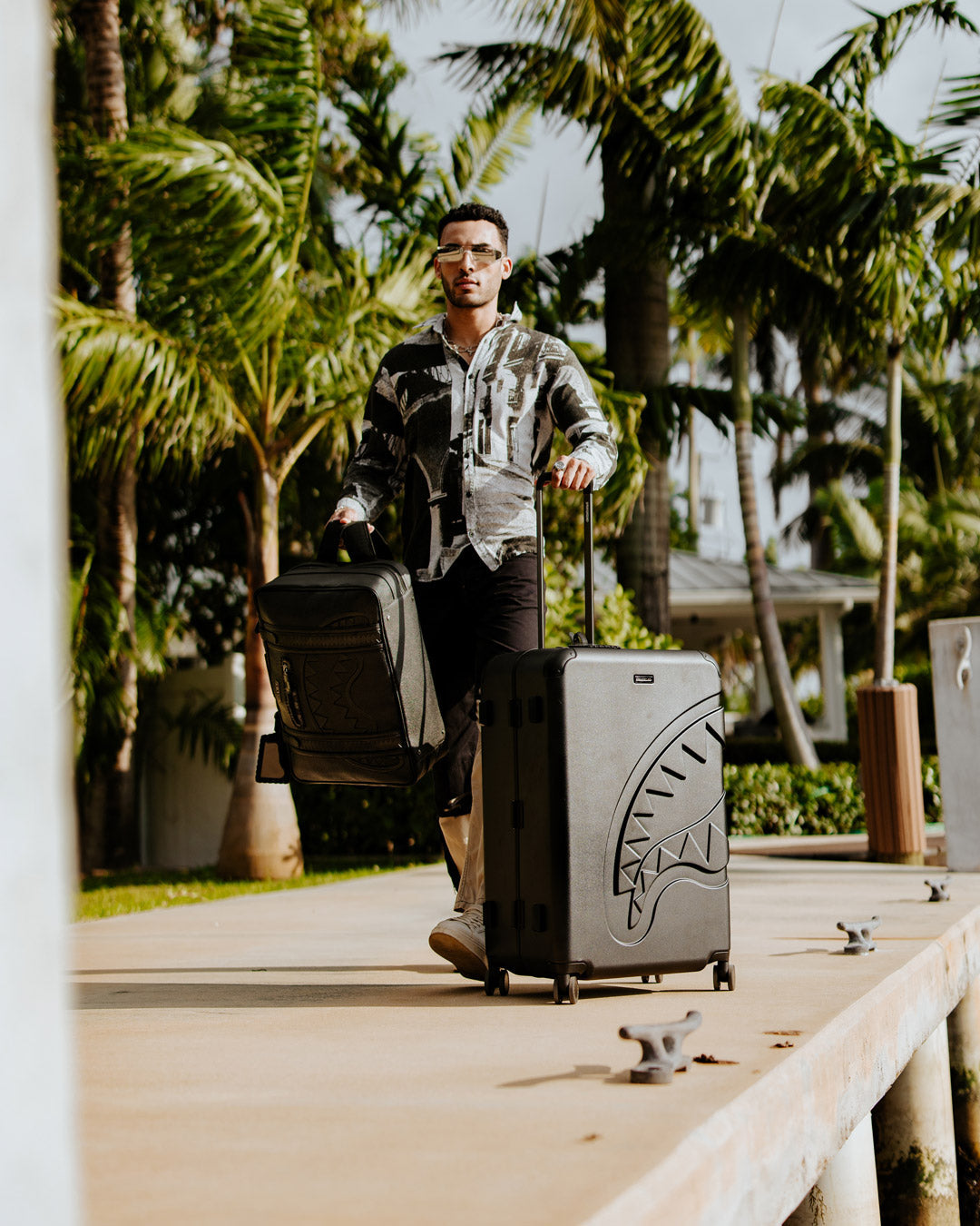 REALITY CHECK SHARKITECTURE FULL-SIZE JETBLACK LUGGAGE (GUNMETAL HARDWARE) - Image 6
