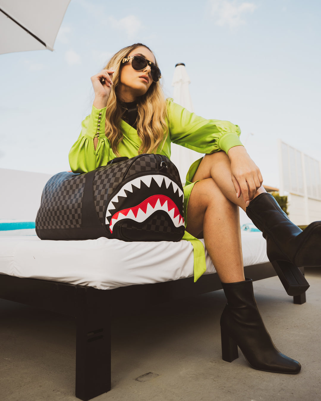 HENNY AIIR TO THE THRONE DUFFLE - Image 12