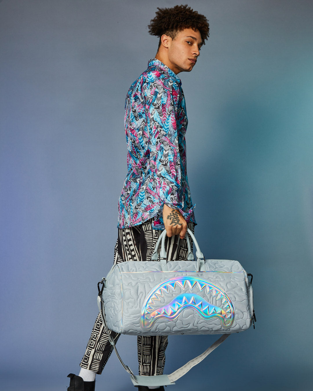 MIRASHAKU IRIDESCENT QUILT DUFFLE - Image 2