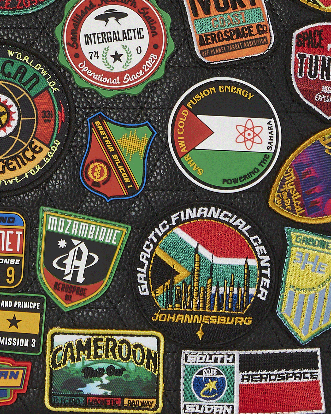 A.I. THE 54 (PATCHES OF AFRICA) CARGO TOTE - Image 10